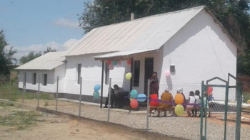 Фотография к новости: ﻿Түркістан облысының Бәйдібек ауданында көпбалалы отбасы баспаналы болды