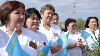 Фотография к новости: Ақтөбеде медицина қызметкерлері баспаналы болды