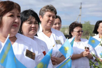 Фотография к новости: Ақтөбеде медицина қызметкерлері баспаналы болды