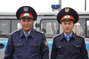 Фотография к новости: Қарағандылық полицейлер үш адамды өрттен аман алып қалды 