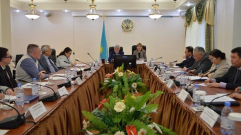 Фотография к новости: Сапарбаев: Осы айда 1,1 млн-нан астам қызметкер көбейтілген жалақы алады