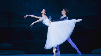 Фотография к новости: «Астана Операда» елес қыздар пайда болды