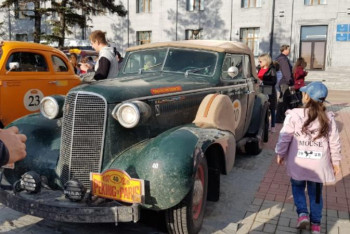 Фотография к новости: Парижге жол тартқан бірегей ретрокөліктер Павлодарға аялдады