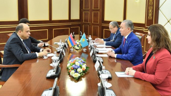 Фотография к новости: Нұрлан Нығматулин бірнеше елшіні қабылдады