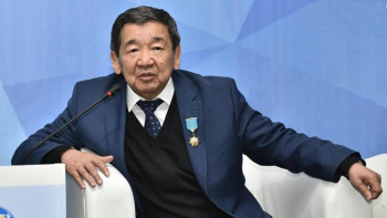 Фотография к новости: Жақсылық Үшкемпіров: Жастарға үлкен үміт артылып отыр