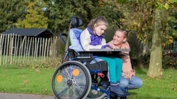 Фотография к новости: Депутаттар мүгедек баланың ата-анасының зейнетке шығу жасын төмендетуді ұсынды