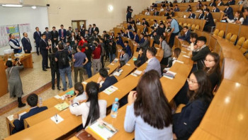 Фотография к новости: Бүгін Қазақстан бойынша 13 мың түлек ҰБТ тапсырып жатыр