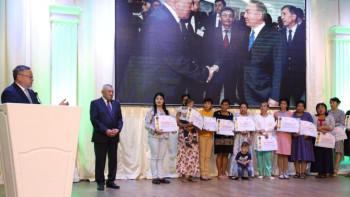 Фотография к новости: Ақтөбелік кәсіпкер көп балалы отбасылардың пәтерлі болуына көмектесті