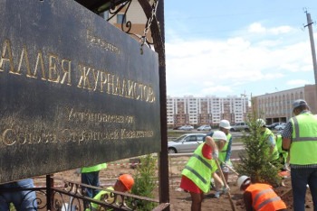 Фотография к новости: Елордада Журналистер аллеясы ашылды