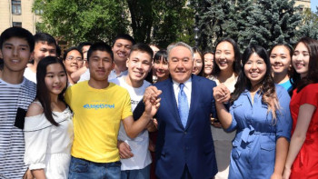 Фотография к новости: 30 жыл бойы жастардың жарқын болашағы үшін қызмет еттік – Елбасы 