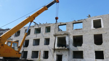 Фотография к новости: Павлодар маңындағы ескі үйлерді бұзу басталды