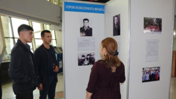 Фотография к новости: Елордада «Бейбіт күннің батырлары» фотокөрмесі ұйымдастырылды
