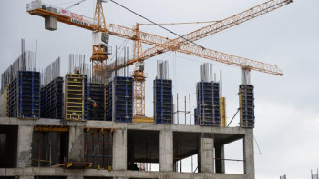 Фотография к новости: Құрылыс алаңына бала түгілі ит-мысық та кіре алмайды  