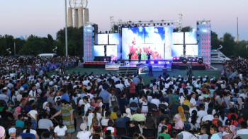 Фотография к новости: Түркістан облысының бір жыл толуына орай мерекелік концерт өтті