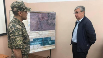 Фотография к новости: Мемлекет басшысы Арыста зардап шеккендермен кездесті