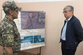 Фотография к новости: Мемлекет басшысы Арыста зардап шеккендермен кездесті