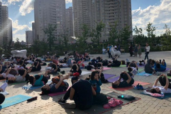 Фотография к новости: Нұр-Сұлтанда йога фестиваліне 500 адам қатысты