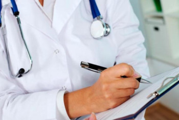 Фотография к новости: Елордалық дәрігерлер Арыс қаласындағы тұрғындарға қаражат бөлді