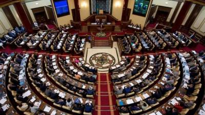 Мәжіліс депутаттары каникулға кешірек шығады