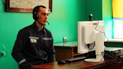 «Свадьбасы қайда болады?» Қазақстанда сотталғандар отбасымен алғаш рет видео арқылы сөйлесті