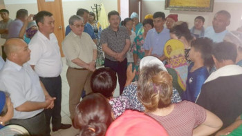 Фотография к новости: Мәжіліс депутаттары Арыстағы зардап шеккен тұрғындармен кездесті 