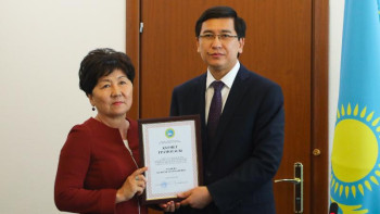 Фотография к новости: Педагог Арыстағы жүкті әйелді қалай босандырып алғандарын айтып берді 