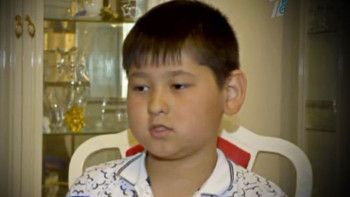 Фотография к новости: 10 жасар алматылық оқушы бірнеше жыл жинаған ақшасын арыстықтарға жіберді