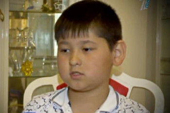 Фотография к новости: 10 жасар алматылық оқушы бірнеше жыл жинаған ақшасын арыстықтарға жіберді