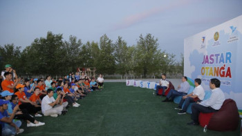 Фотография к новости: Атырау облысының әкімі «Жастар Отанға» лагеріндегі жастармен кездесті