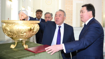 Фотография к новости: Назарбаев елордада  жаңадан бой көтерген мешітке барды