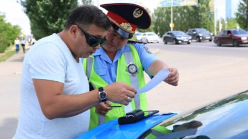 Фотография к новости: Павлодарлық полицейлер 3 күнде борышкерлерден 7 млн теңге жинады