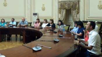 Фотография к новости: ҚХА  «Арыс балаларына» атты акцияны бастады