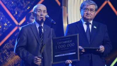 Намазалы Омашев "Егемен Қазақстанның" арнайы сыйлығына ие болды