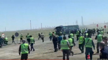 Фотография к новости: Теңіз вахталық қалашығында жұмысшылар мен Атырау облысы әкімдігінің өкілі кездесті