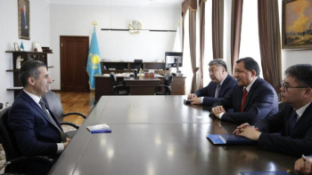 Фотография к новости: Нұрлан Ноғаев бірқатар елшімен кездесті