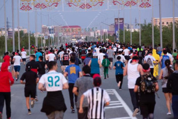 Фотография к новости: Атырауда 1000-ға жуық адам түнгі марафонға қатысты