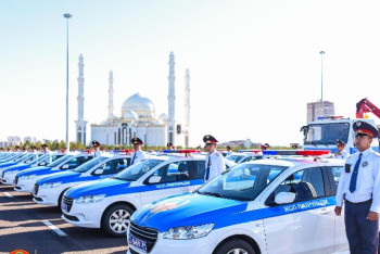 Фотография к новости: Нұр-Сұлтандық полицейлер Арыс тұрғындарына көмек ретінде 12 млн теңге аударды