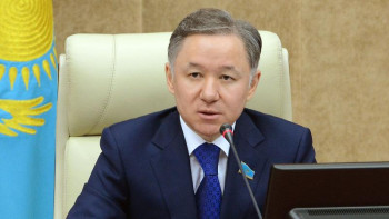 Фотография к новости: Нығматулин Мəжіліс сессиясының жұмысын қорытындылады