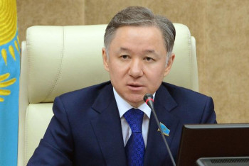 Фотография к новости: Нығматулин Мəжіліс сессиясының жұмысын қорытындылады