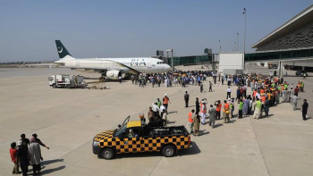 Фотография к новости: Пәкістанда екі адамды әуежайда атып тастады