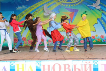 Фотография к новости: Павлодарда 500-ге жуық бала ежелгі ертегілерді заманауи үлгіде сахналады