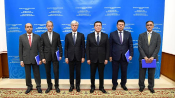 Фотография к новости: ҚР Үкіметінде Дунга және Абай кен орындары бойынша құжаттарға қол қойылды