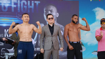 Фотография к новости: Қанат Ислам мен оның қарсыласы салмағын өлшеді