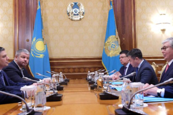 Фотография к новости: Қазақстан президенті шетелдік компания басшысына ризашылық білдірді