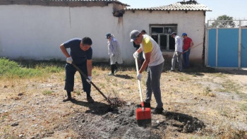 Фотография к новости: Арыста журналистер мен қоғам белсенділері сенбілік өткізді
