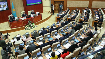 Фотография к новости: Депутаттар каникулға кетті