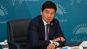 Фотография к новости: Бауыржан Байбек: Біз халықты ести де, тыңдай да білуіміз қажет