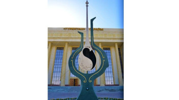 Фотография к новости: Шымкентте домбыраға ескерткіш орнатылды