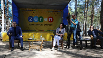 Фотография к новости: Дәурен Абаев "Зерен-2019" жастар лагері қатысушыларымен пікір алмасты 