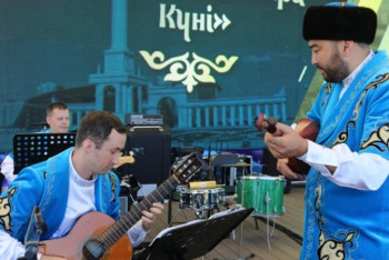Фотография к новости: Павлодарда алғаш рет гитара мен домбырада «Әлқисса» күйі орындалды 